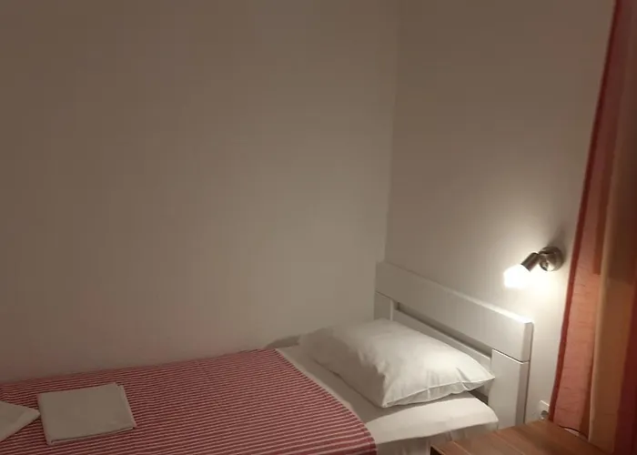 Apartment Mw, Crveni *