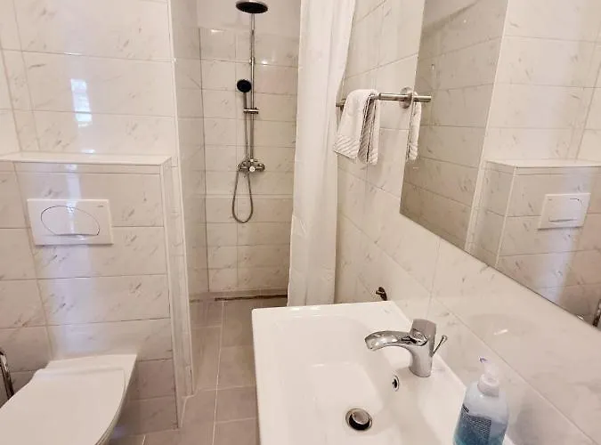 Mw, Crveni Apartment Baška