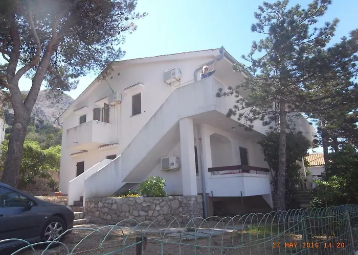 Mw, Crveni Apartment