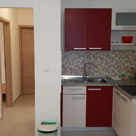 Mw, Crveni Apartmán *