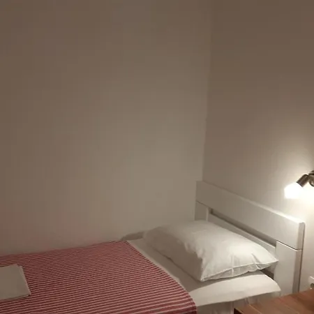 Apartmán Mw, Crveni *