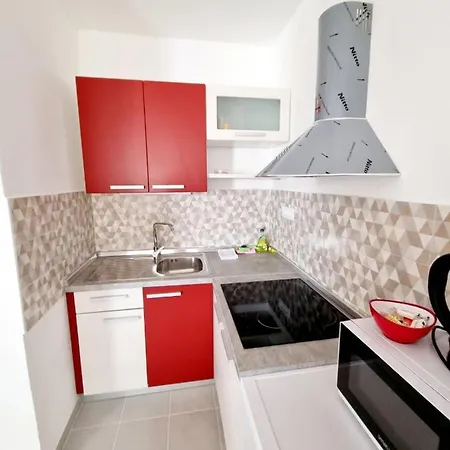 Apartmán Mw, Crveni