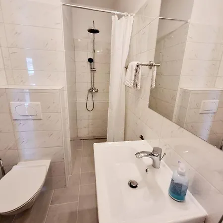 Mw, Crveni Apartmán Baška