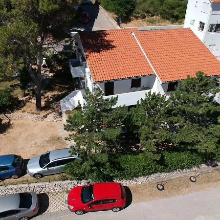 Mw, Crveni Apartmán Baška