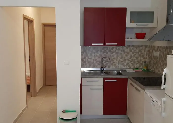 Mw, Crveni Apartmán *
