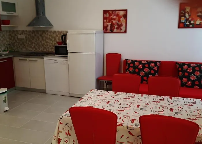 Apartmán Mw, Crveni