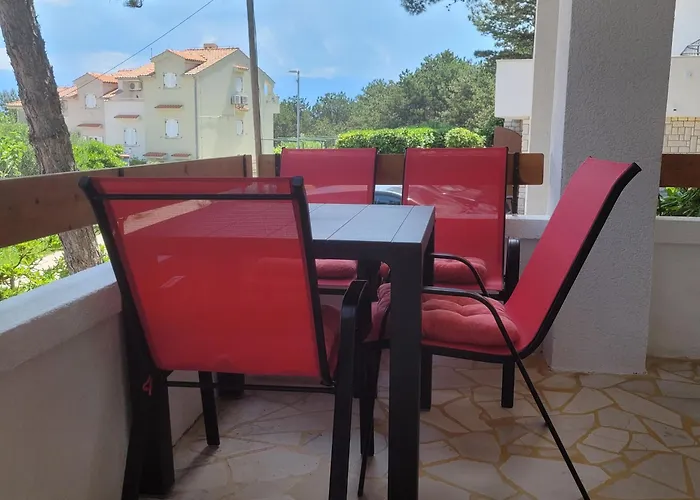 Mw, Crveni Apartmán