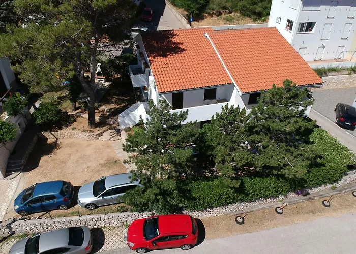 Mw, Crveni Apartmán Baška